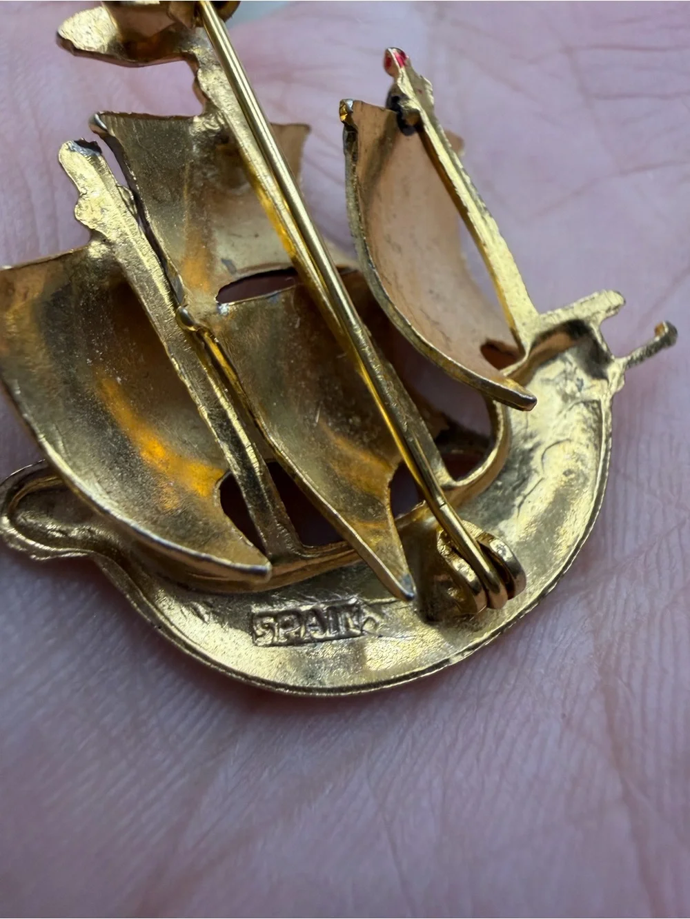N/A elegant gold